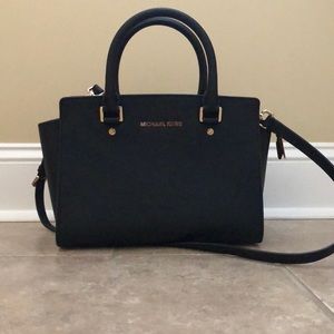 Micheal Kors Black Leather Crossbody